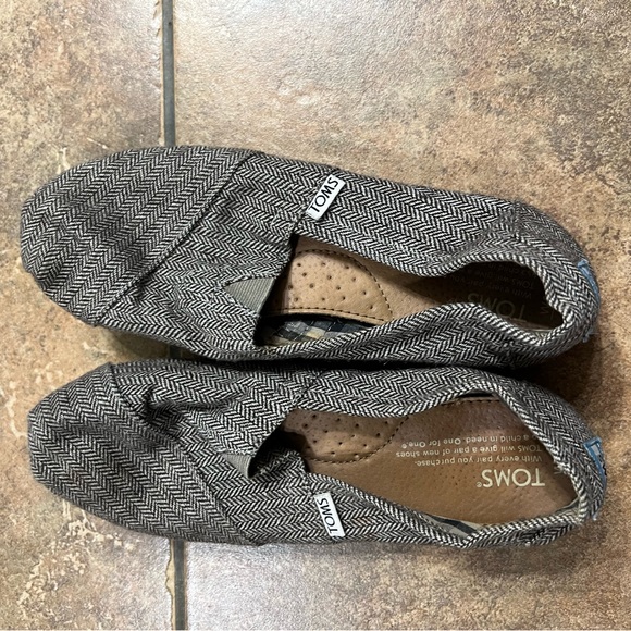 TOMS Women’s Herringbone Slip-On Shoes - Picture 1 of 4